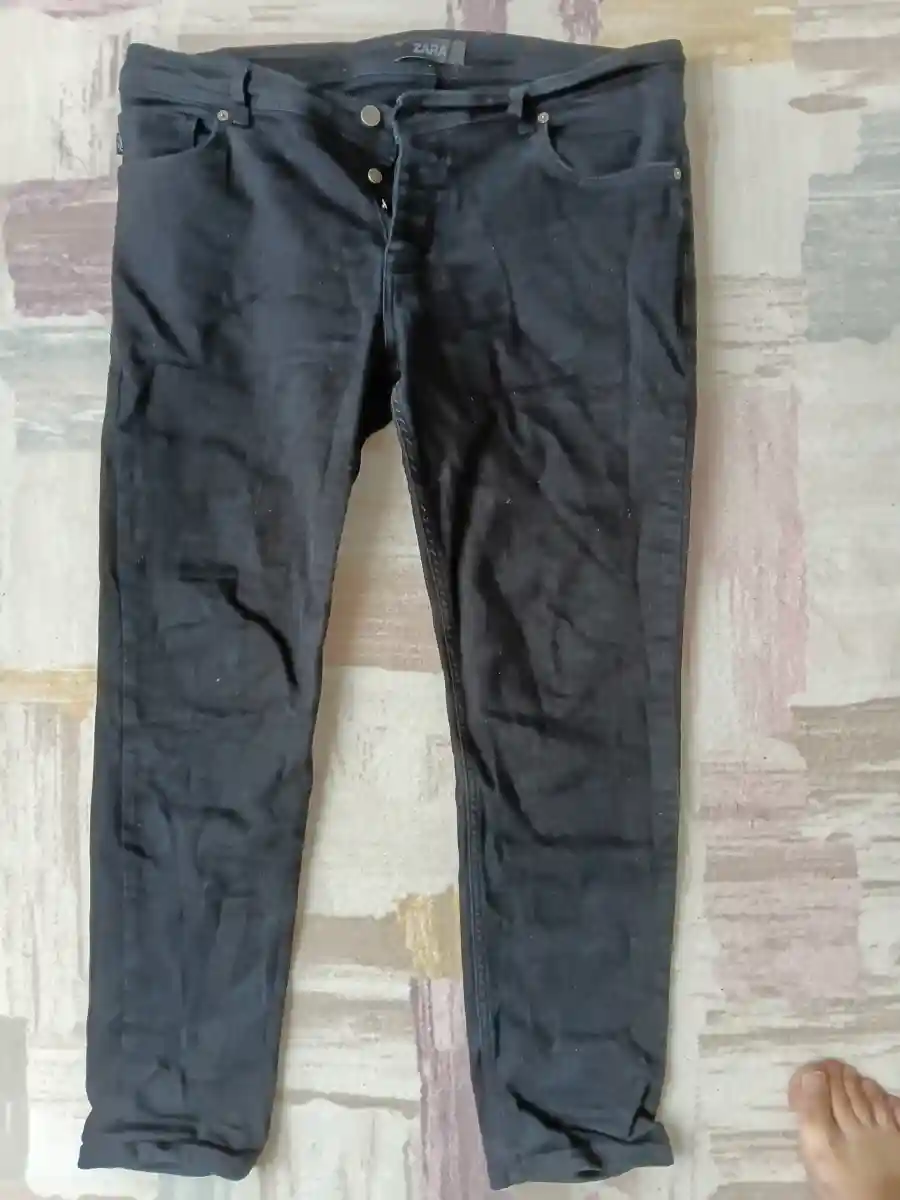 Siyah renkli kot pantolon
