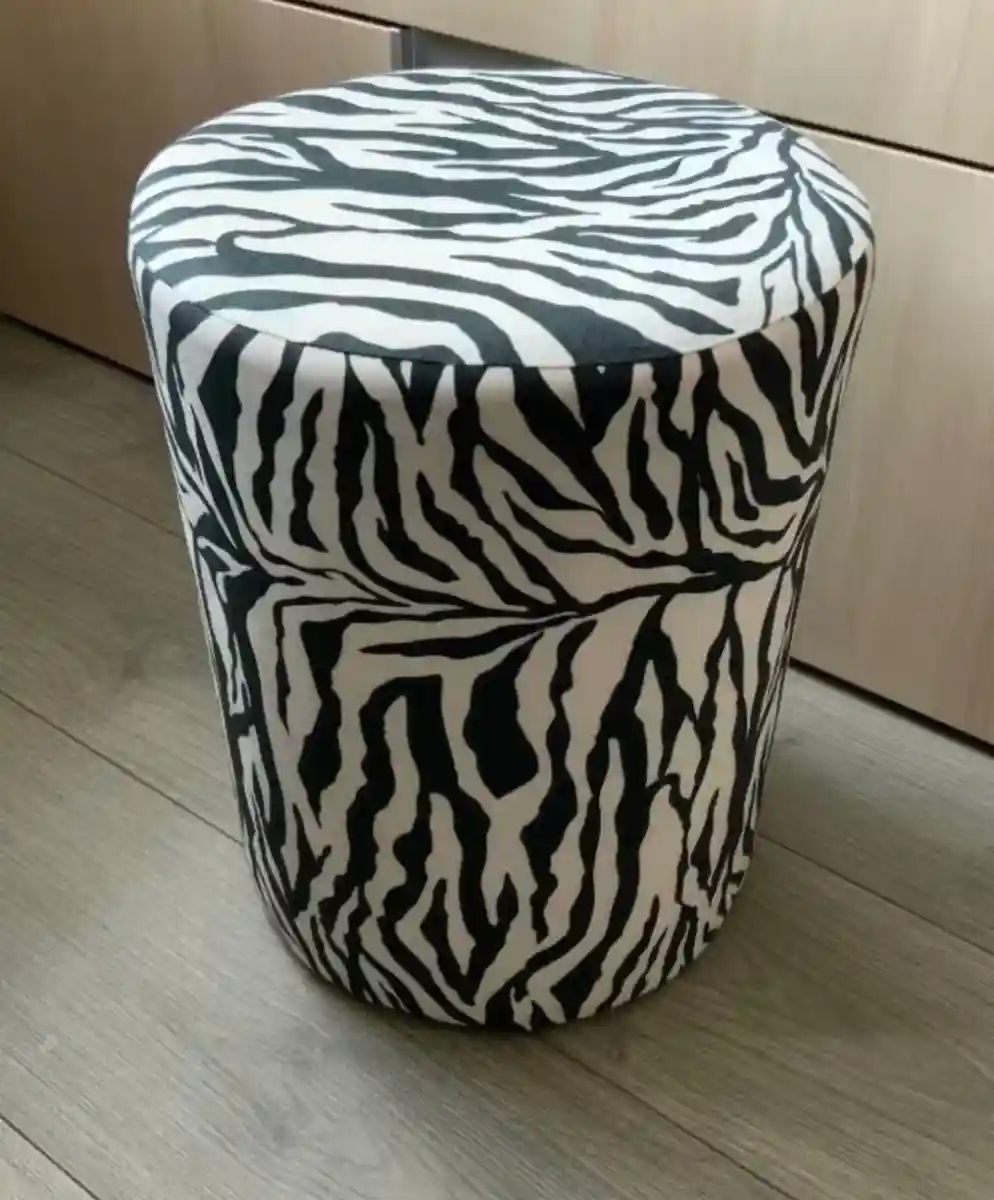 Zebra desenli şık puf