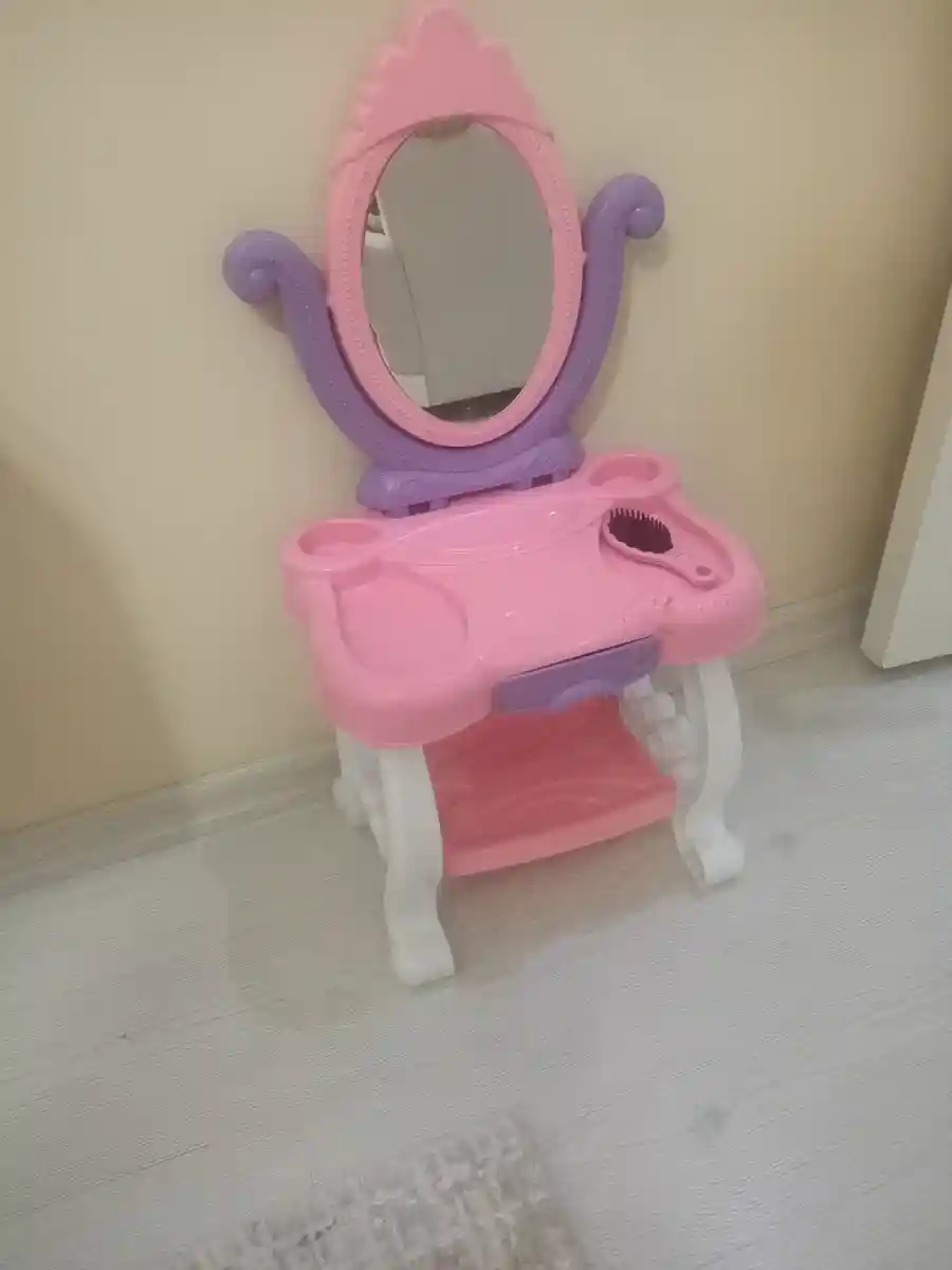 Pembe çocuk makyaj masası ilan görseli