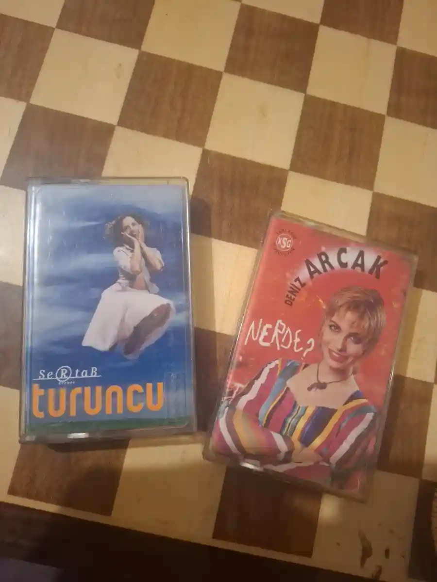 Eski müzik kasetleri - turuncu ve nerede? ilan görseli
