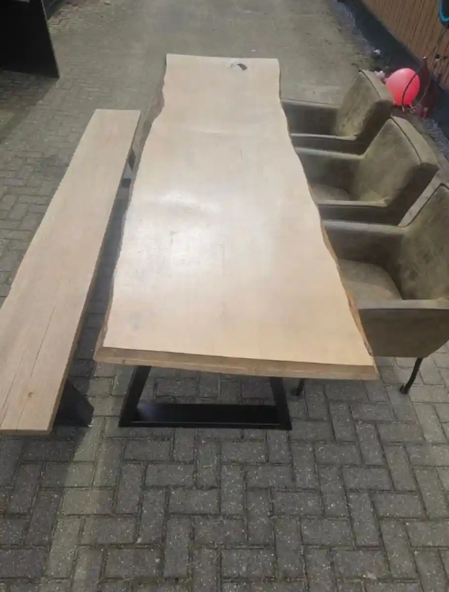 Doğal ahşap masa ve koltuk takımı