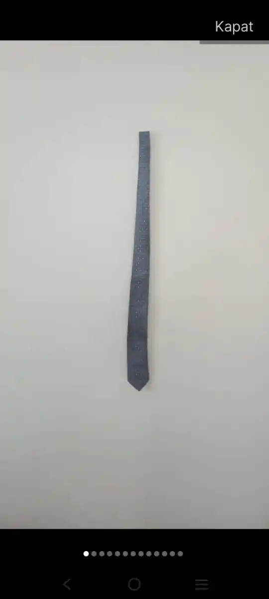 Koyu mavi kravat
