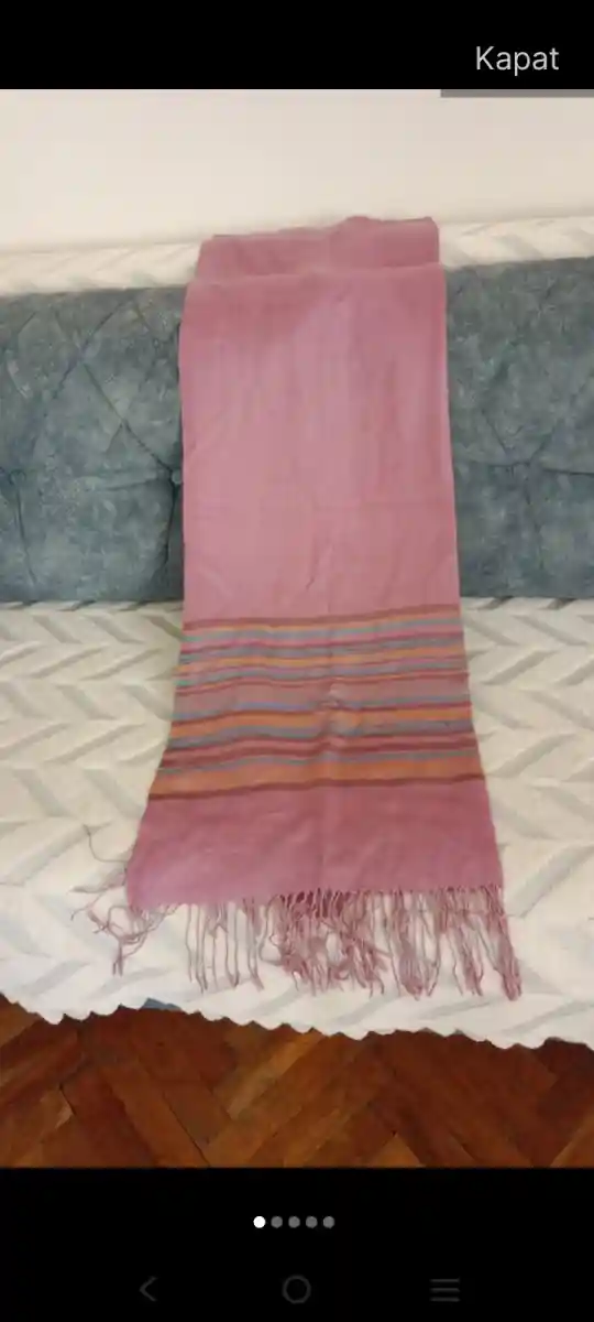 Renkli çizgili pembe şal