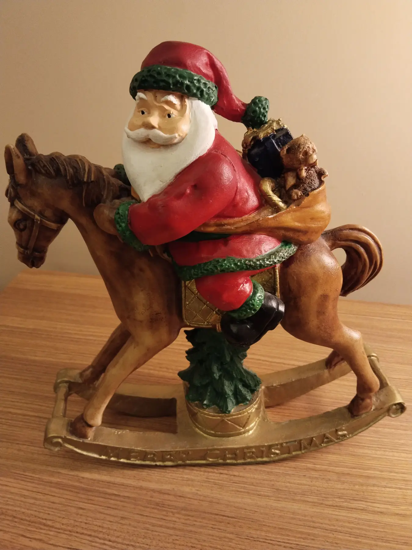 Noel temalı santa at figürü