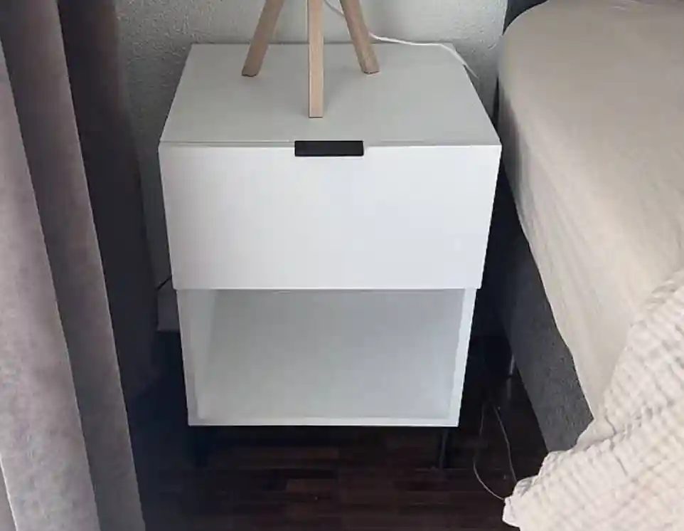 Modern beyaz komodin
