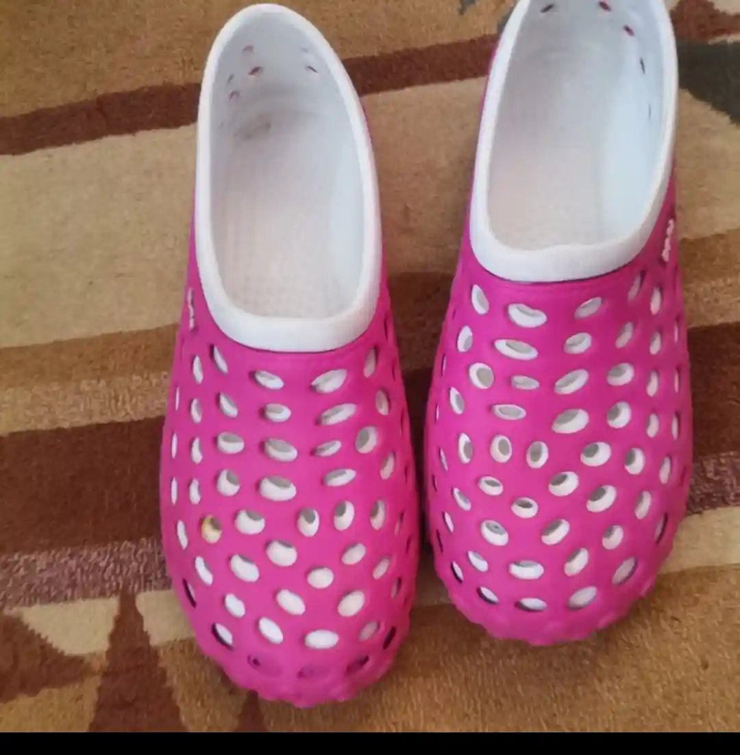 Pembe delikli  deniz terliği