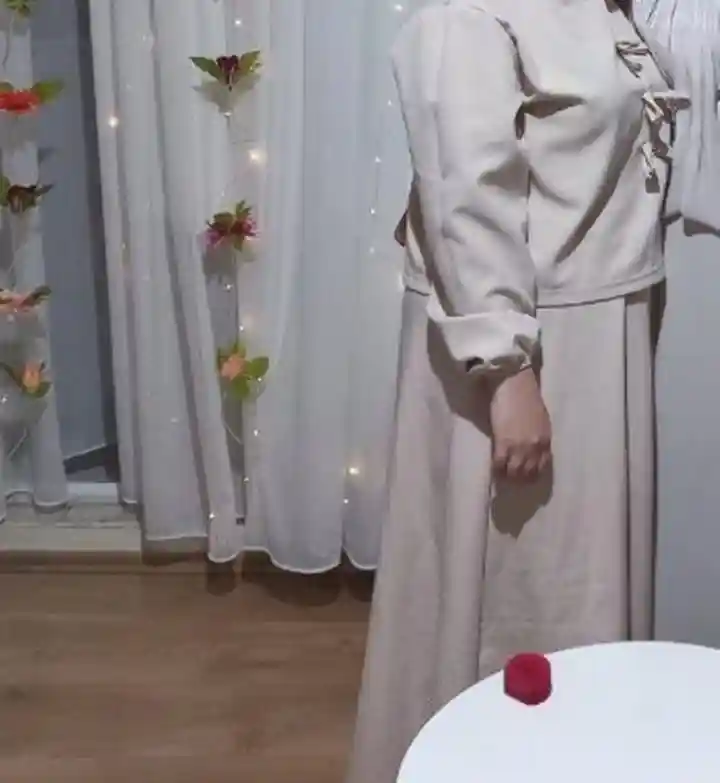 Bej renkli etekli ikili takım 42 beden ama 38-40 bedene de uyumlu dar kalıp üst