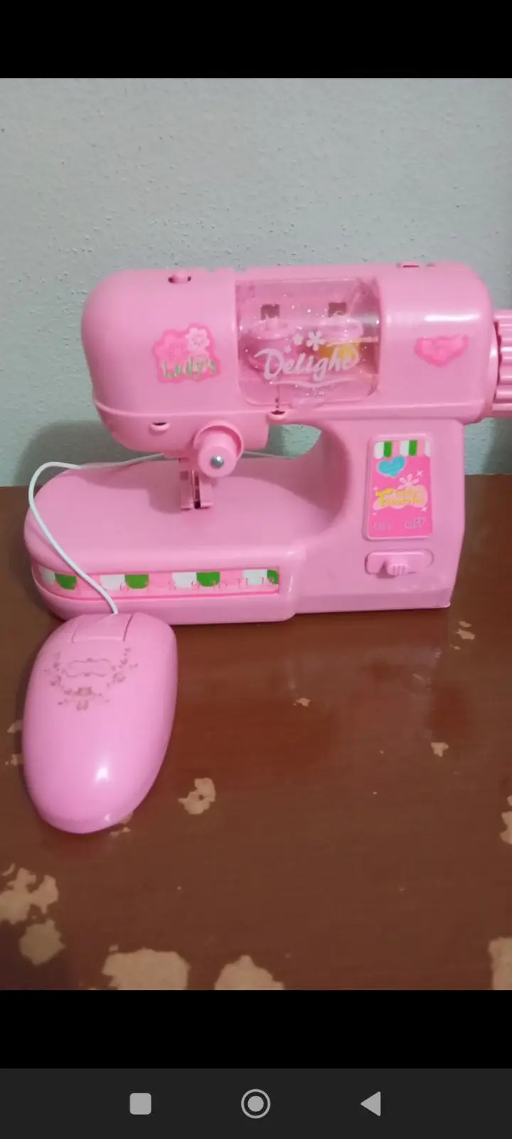 Pembe mini dikiş makinesi