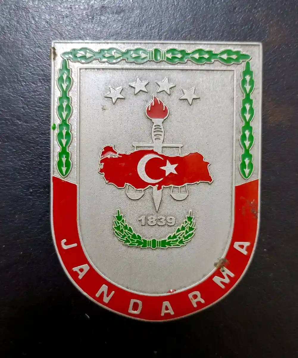 Askerî metal yapışkanlı bröve koleksiyon amaçlı obje