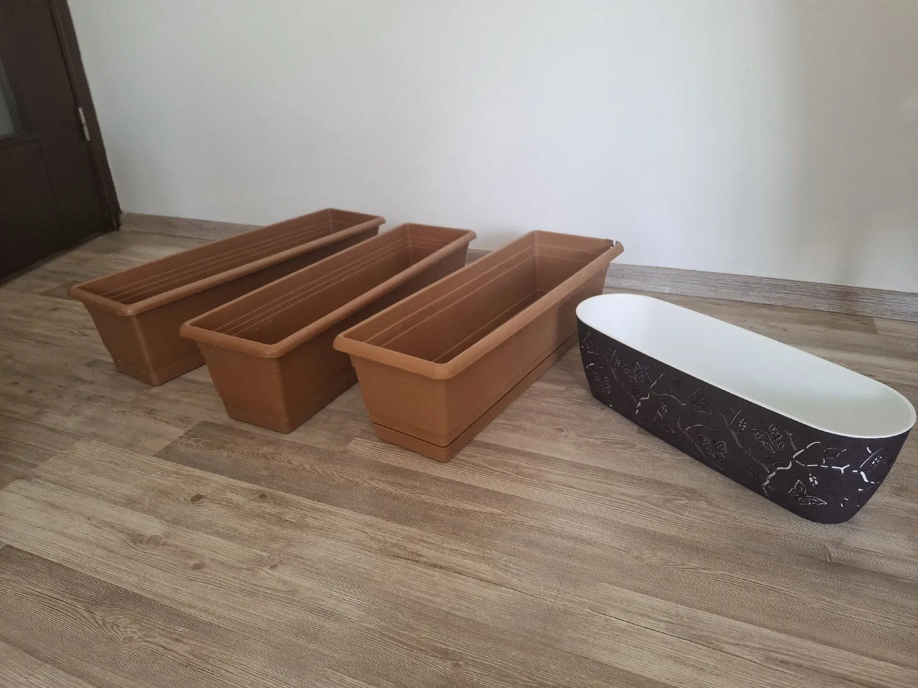 Farklı boyutlarda bahçe saksıları