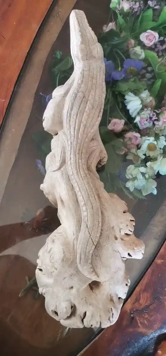 Doğal ahşap dekoratif el işçiliği timsah figürü