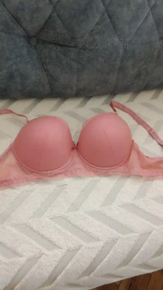Pembe dantel detaylı sütyen