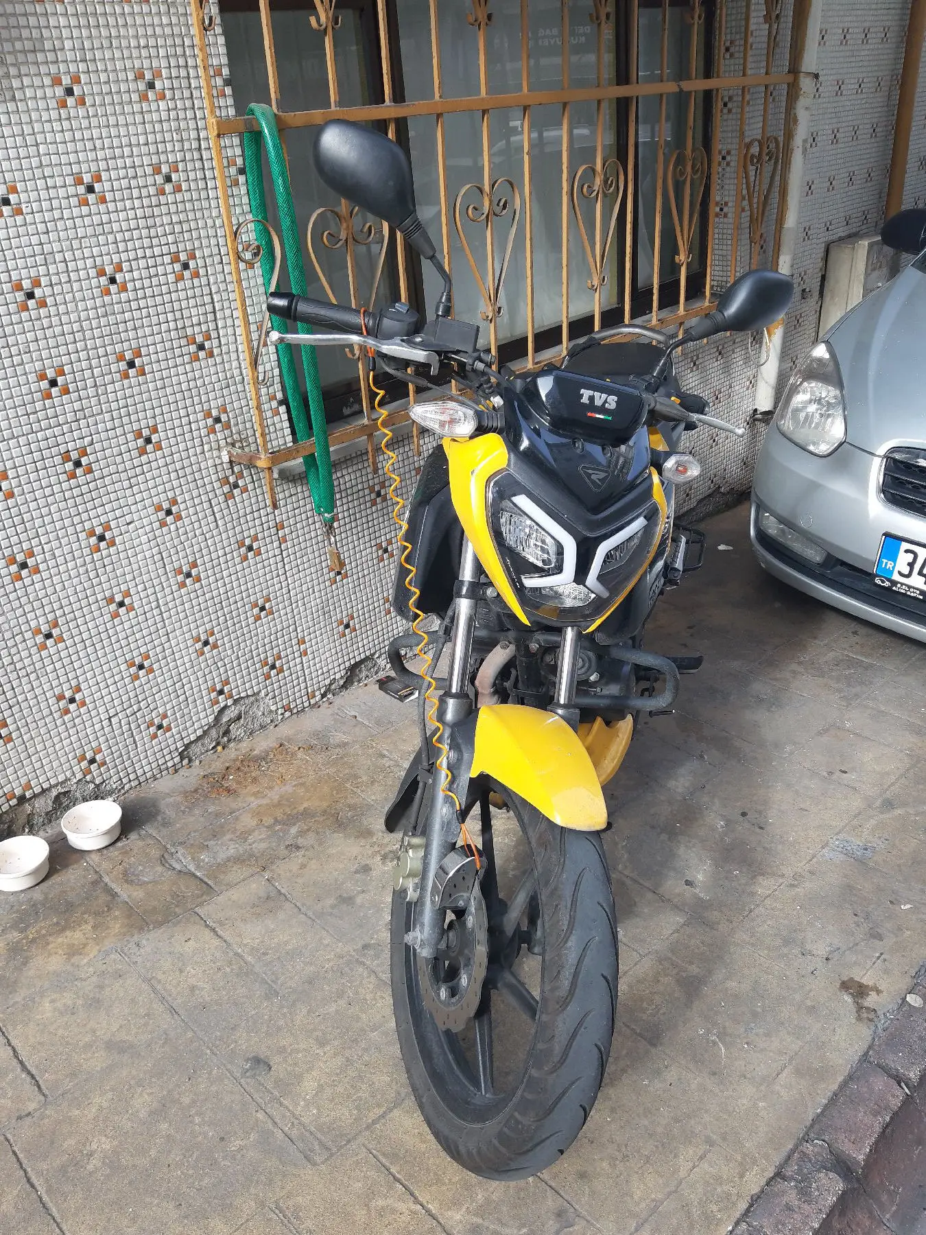 Sarı tvs motosiklet