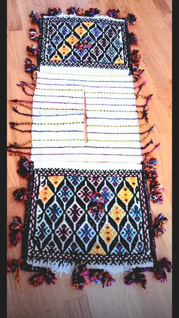 Renkli el yapımı dekoratif kilim  heybe