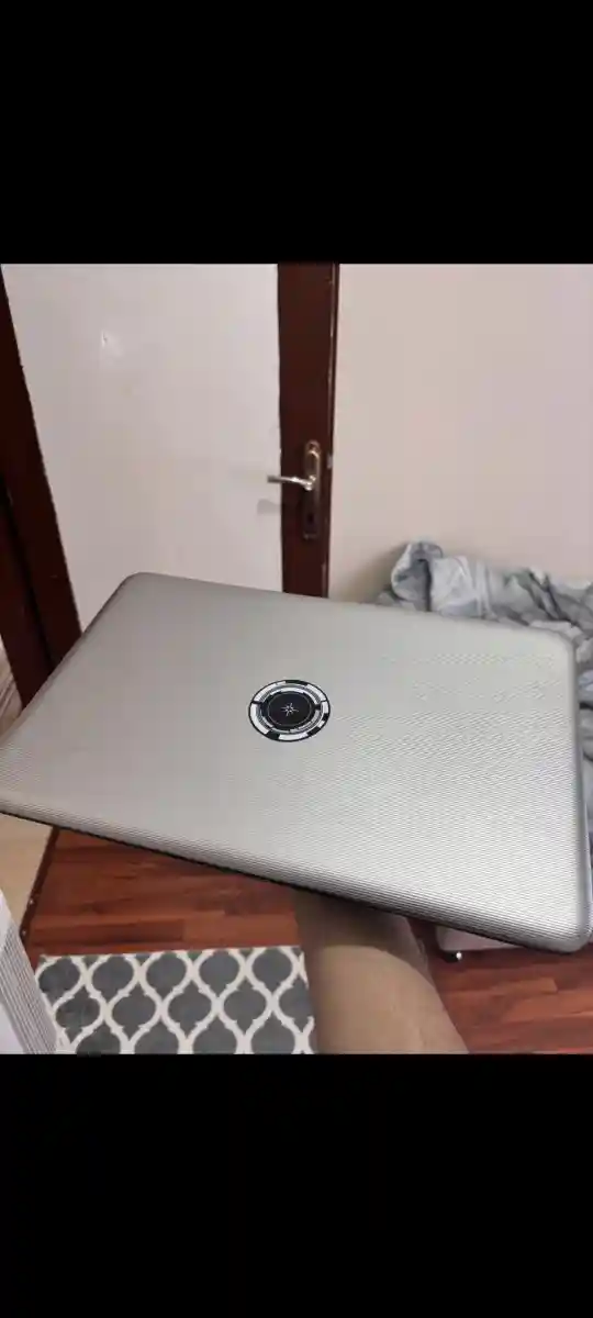Hp gümüş renkli laptop