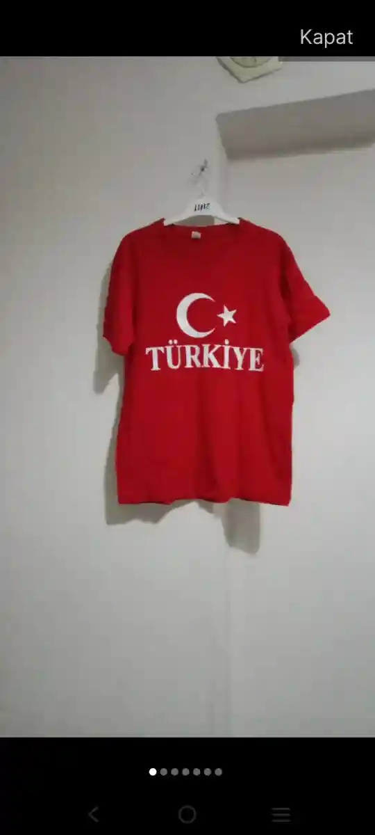 Kırmızı türkiye yazılı tişört
