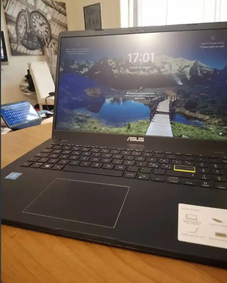 Asus dizüstü bilgisayar - şık tasarım ilan görseli