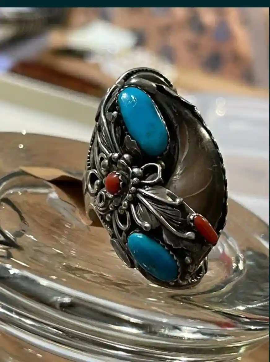 Gümüş taşlı yüzük