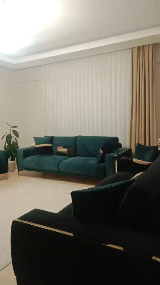 Mavi renkli üçlü koltuk