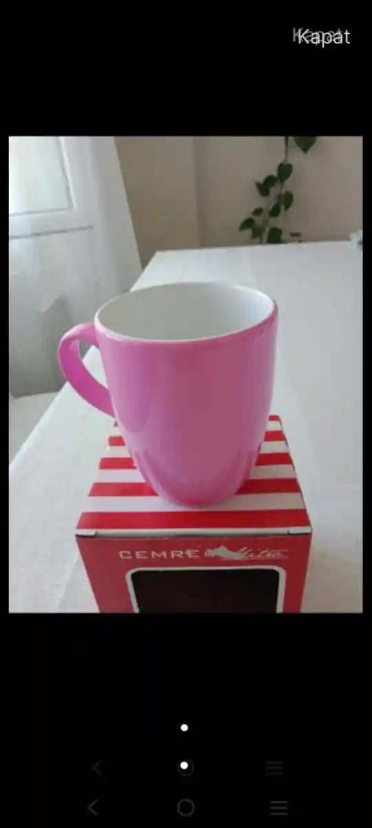 Pembe renkli kupa