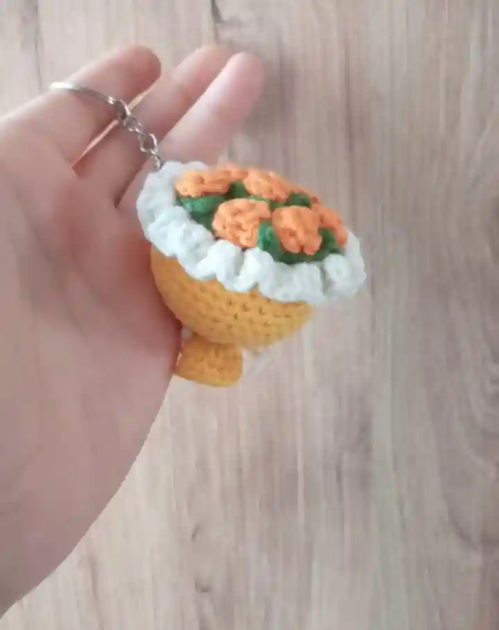 çiçek desenli el yapımı anahtarlık