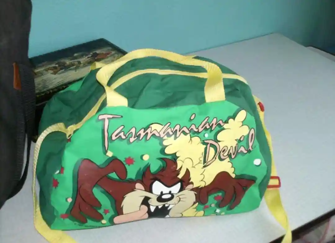 Yeşil tasmanian devil çizgi film çantası