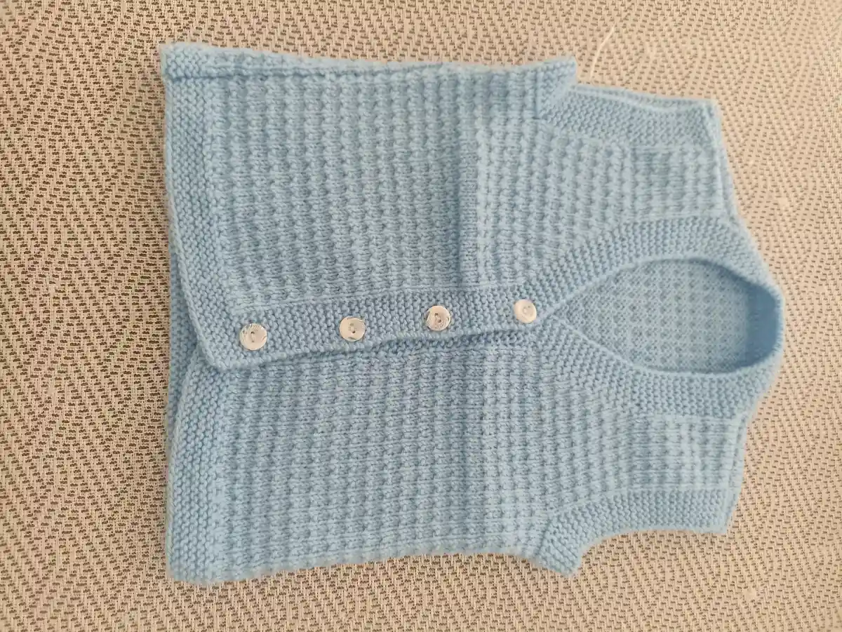 Mavi örgü bebek yeleği 0/1 yaş boy 35 cm en 30 cm el yapımı