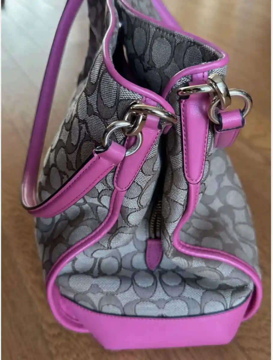 Pembe detaylı kadın çantası