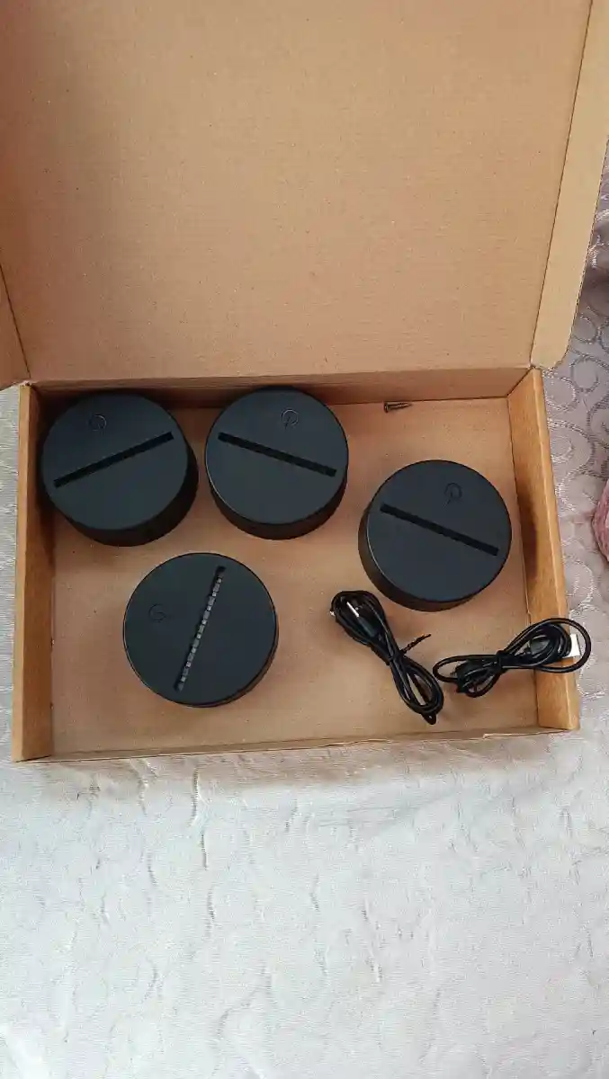 Siyah renkli 3d led lamba tabanlarıdır.4 mm kalınlığındaki lazer kesim