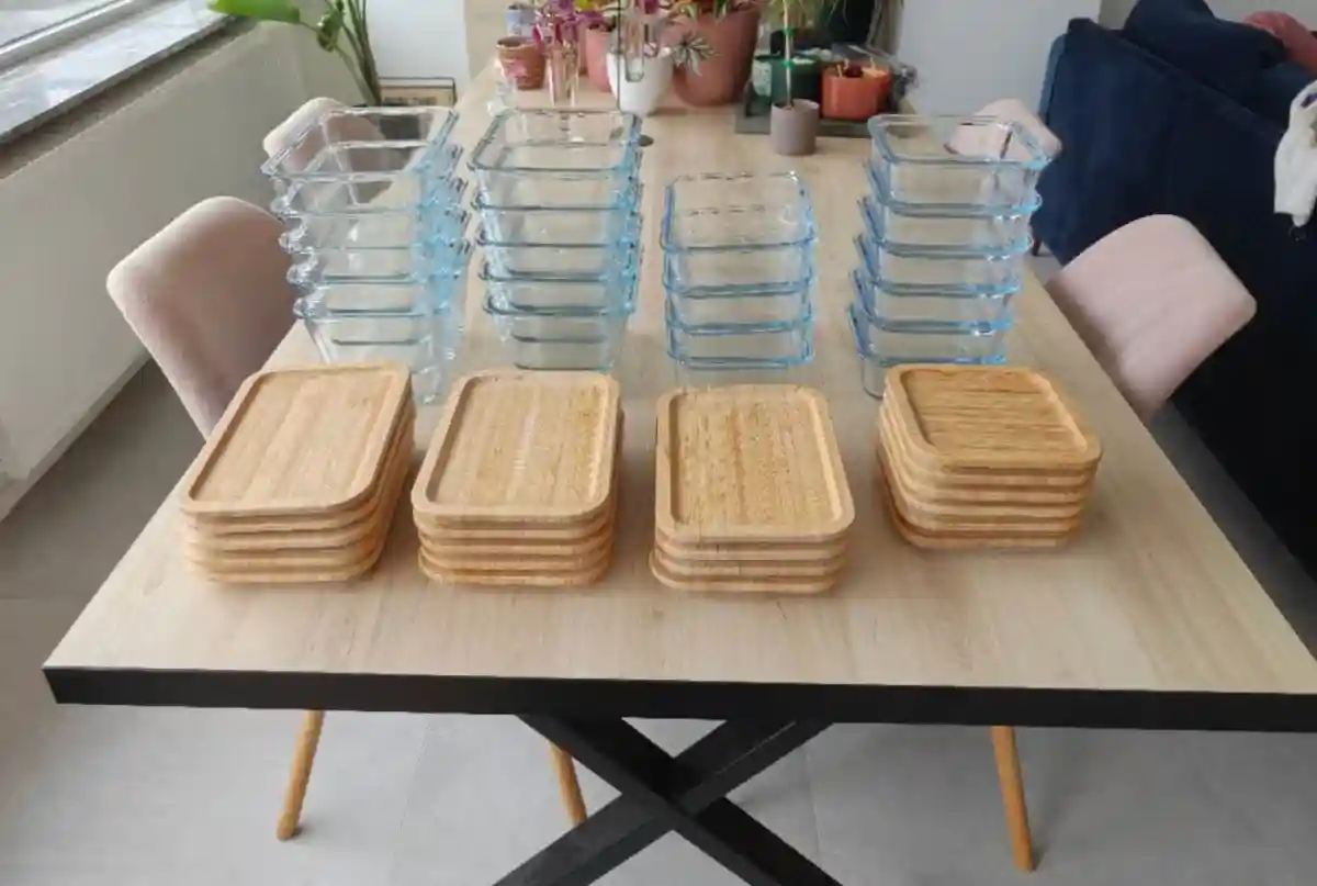 Cam saklama kabı ve ahşap tabak seti