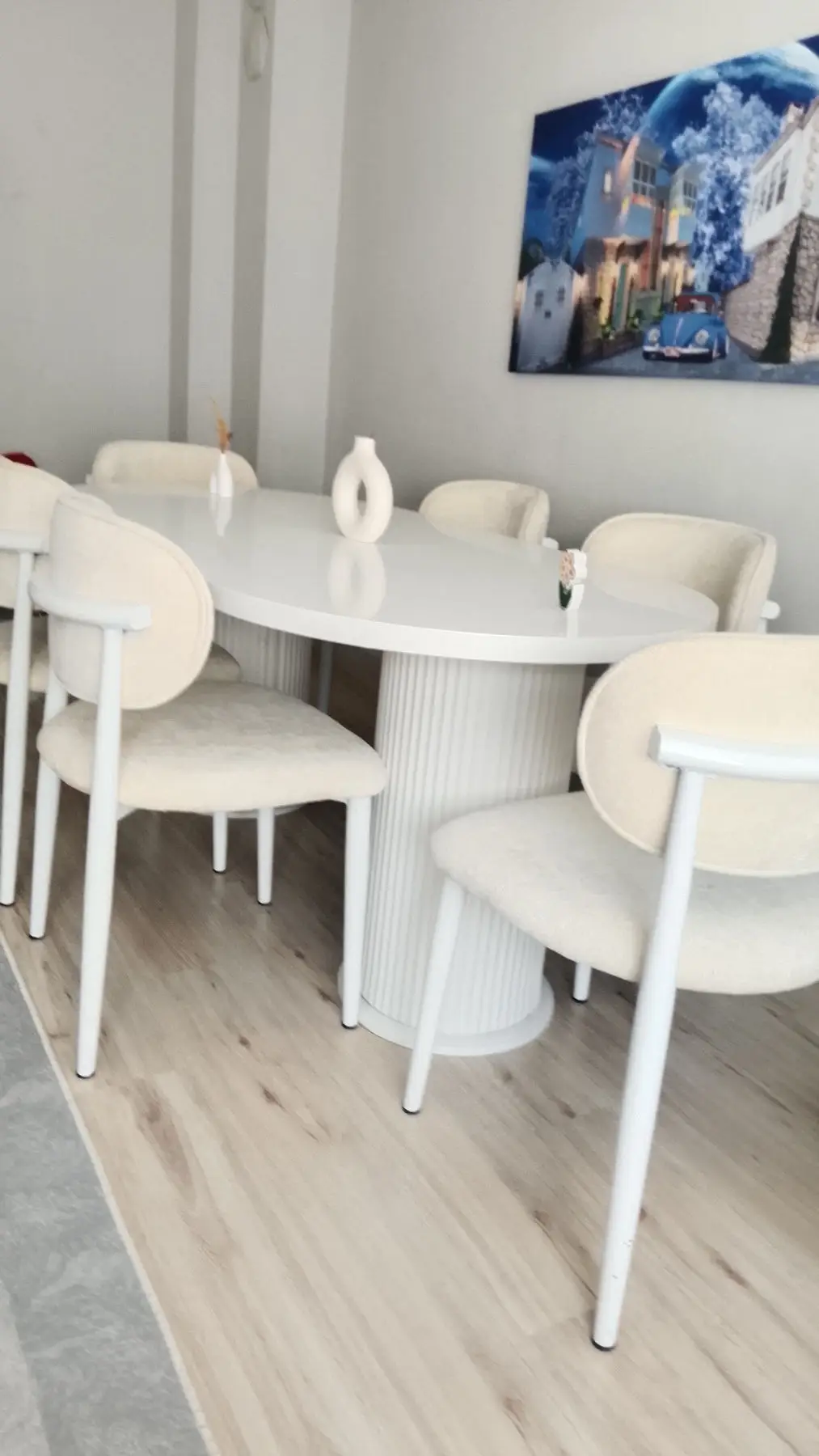 Sıfır ayarında yemek masası hiç kullanılmadı