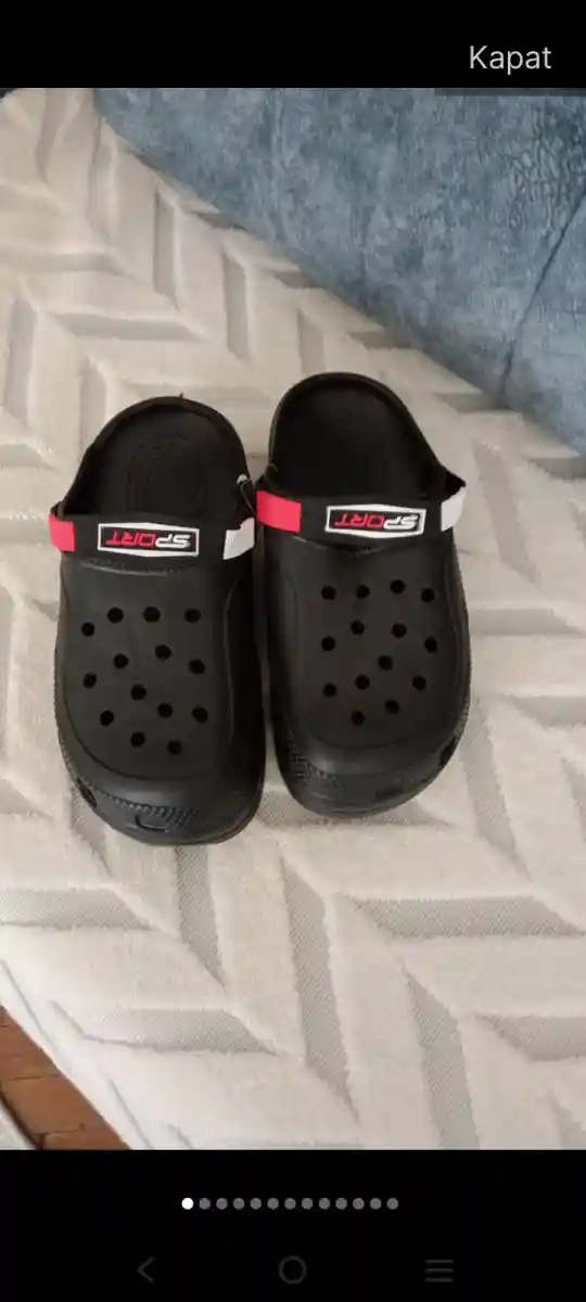 Siyah delikli terlik