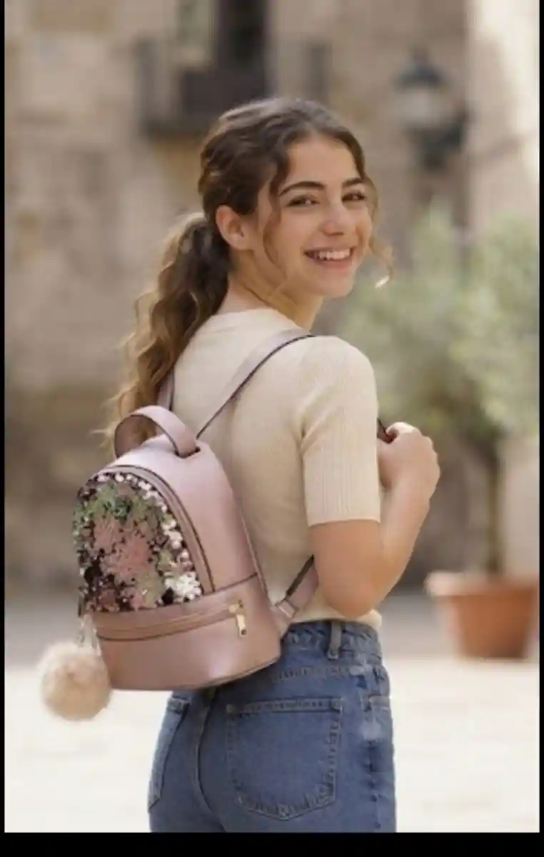 Pembe dekoratif sırt çantası