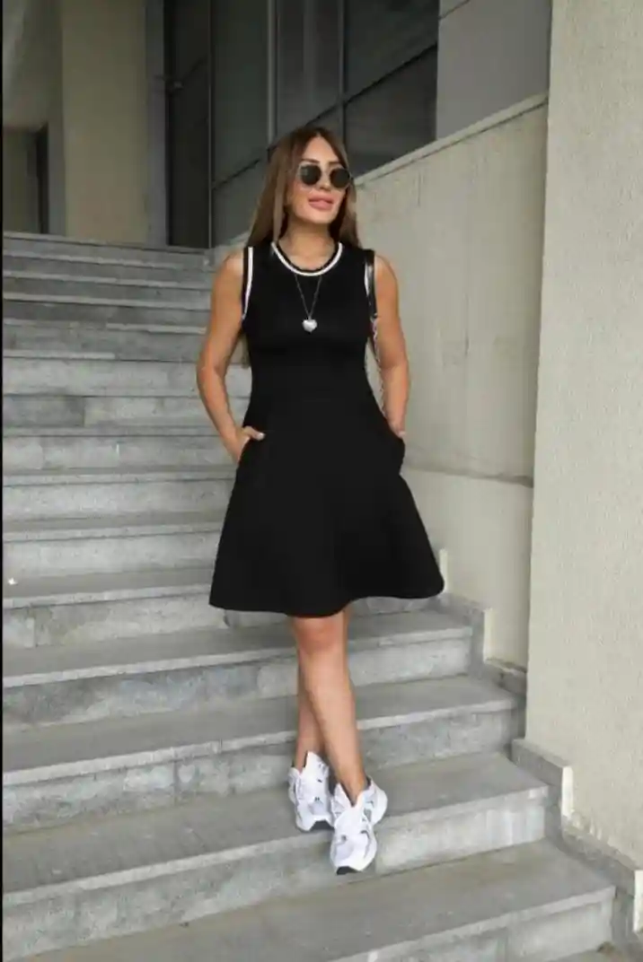 Siyah kısa elbise