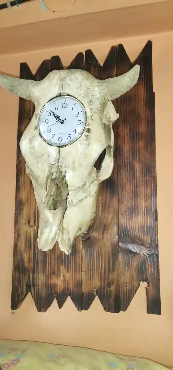 Sığır kafası tasarımlı duvar saati