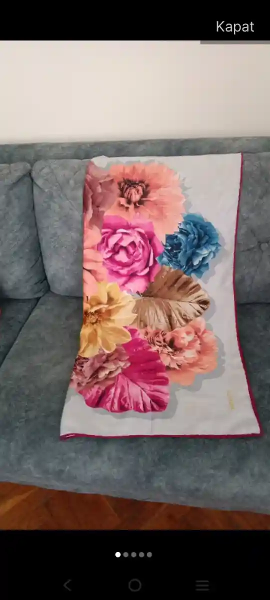 çiçek desenli dekoratif eşarp modelleri