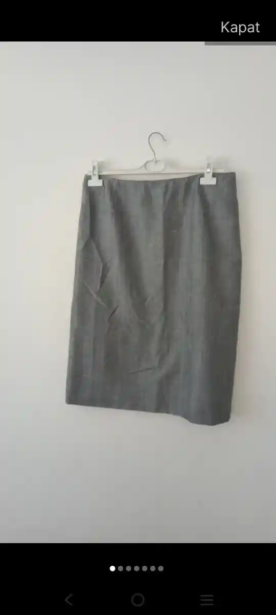 Gri renkli kalem etek