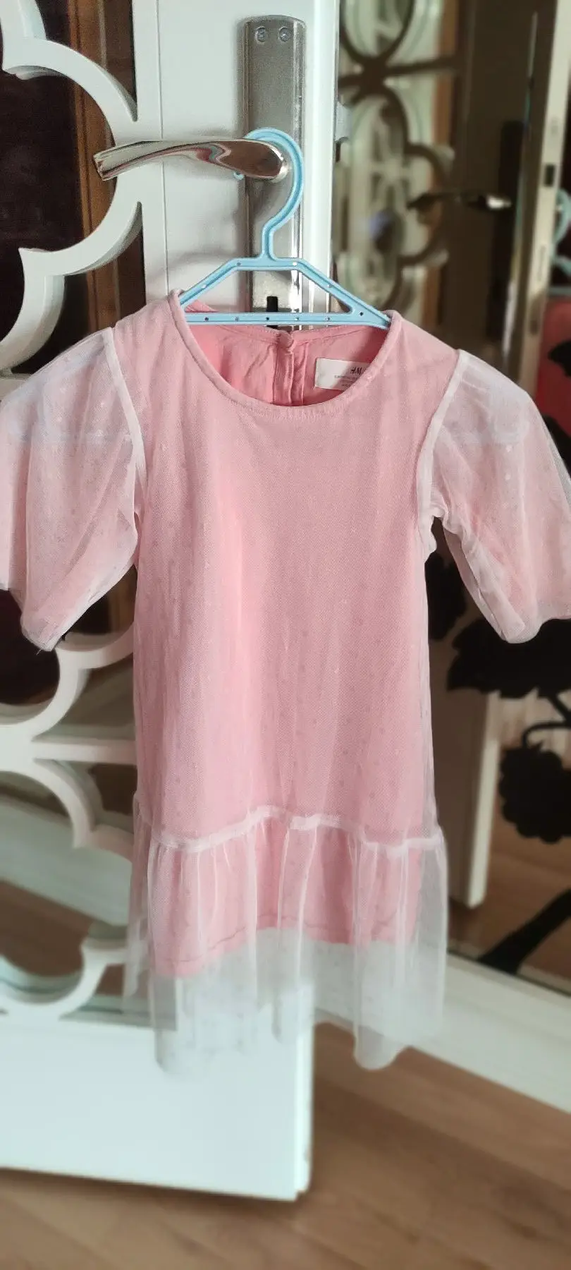 Pembe tül detaylı kız elbisesi