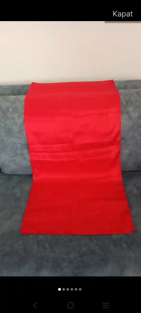 Kırmızı masa eşarp modelleri