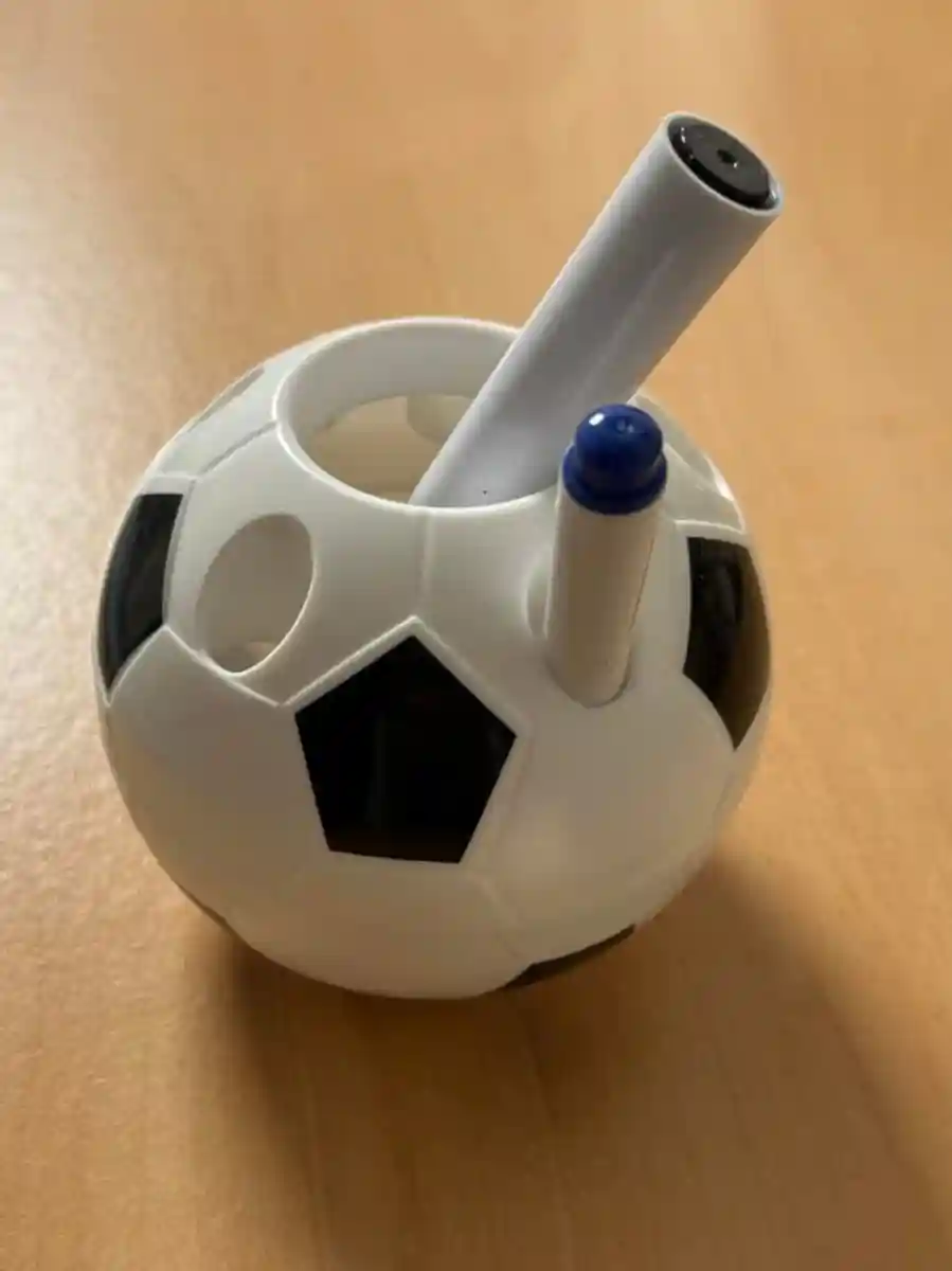 Futbol topu şeklinde kalemlik