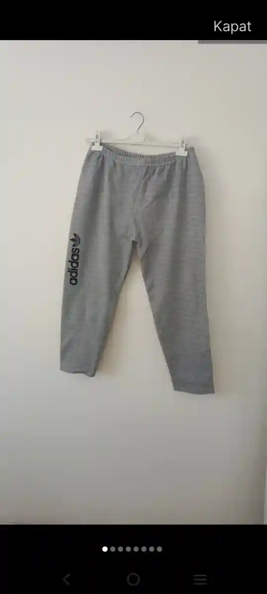 Gri renkli spor pantolonu