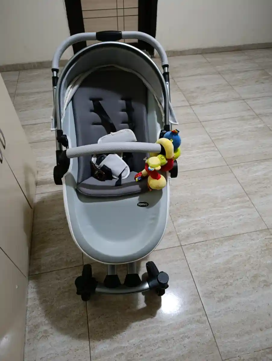 Gri renkli katlanabilir bebek arabası ilan görseli