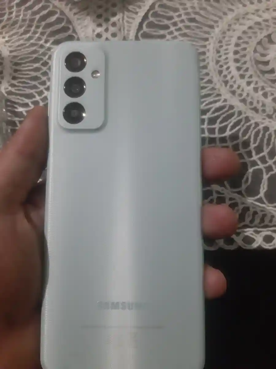Açık mavi samsung akıllı telefon ilan görseli
