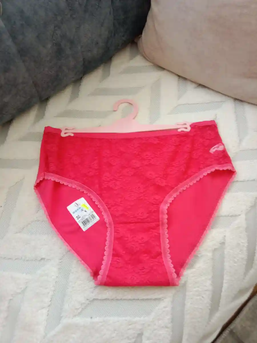 Pembe dantel detaylı kadın i̇ç çamaşırı