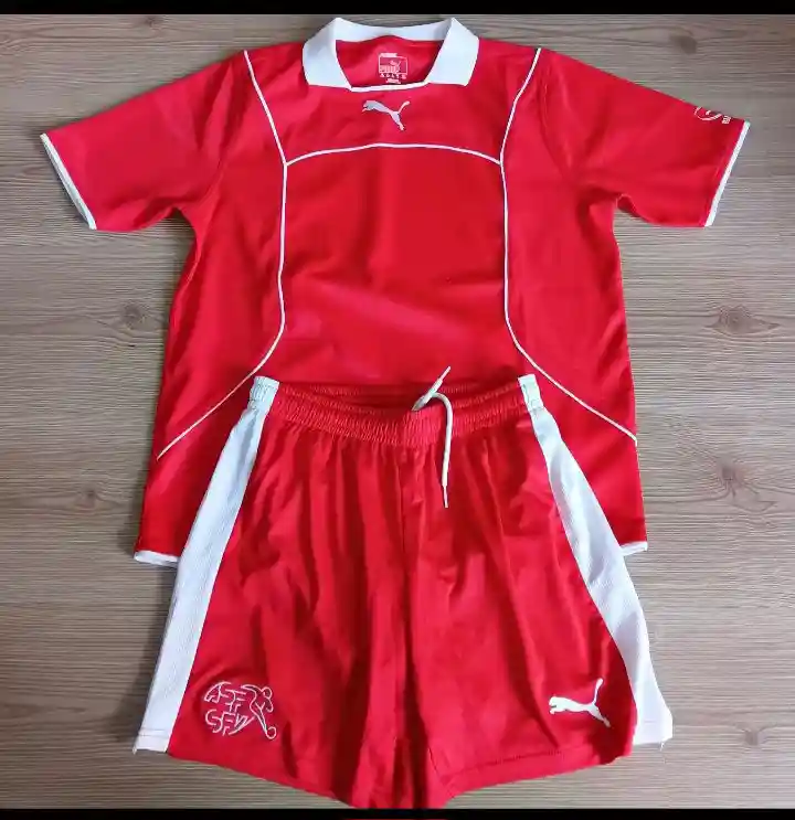 Puma kırmızı futbol takımı ilan görseli