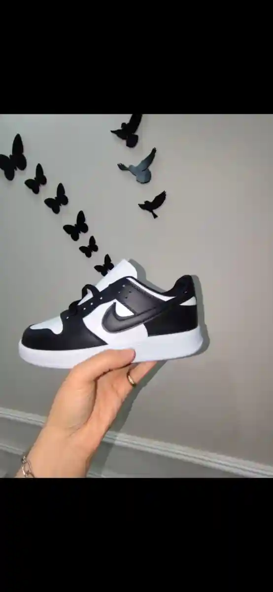 Nike siyah beyaz spor ayakkabı ilan görseli
