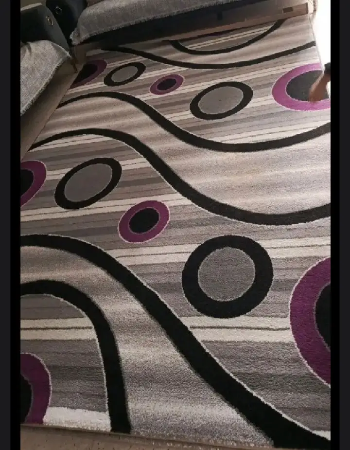 Modern desenli halı