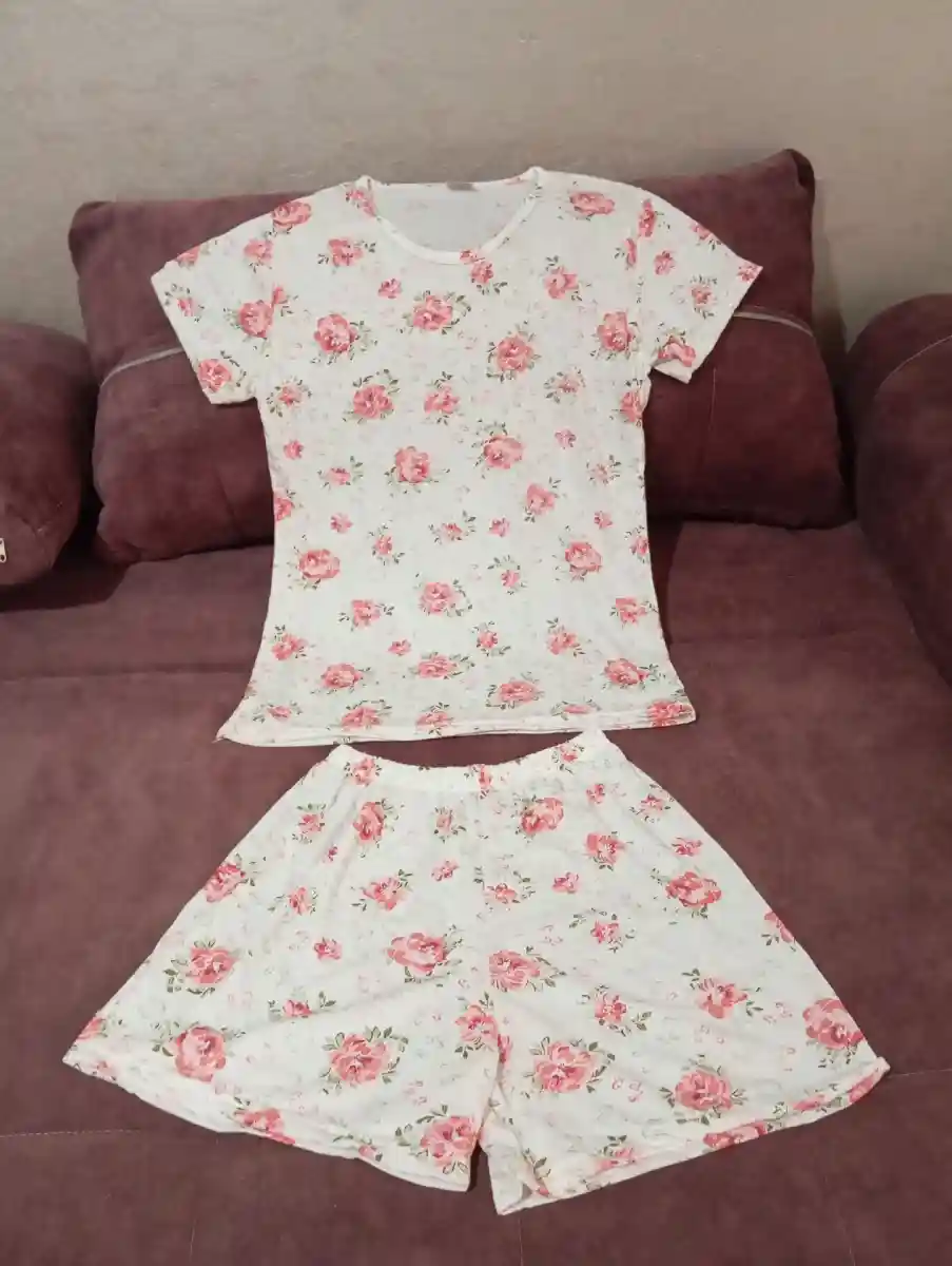 çiçek desenli rahat pijama takımı