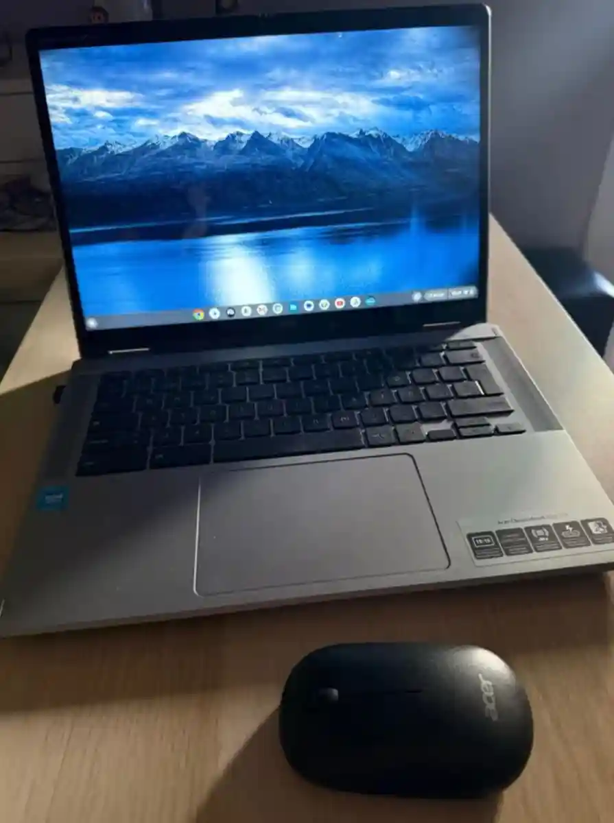 Acer dizüstü bilgisayar ve fare ilan görseli