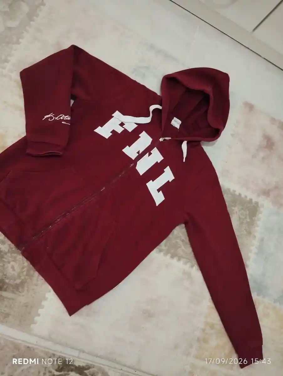 Kırmızı kapüşonlu sweatshirtm  l beden